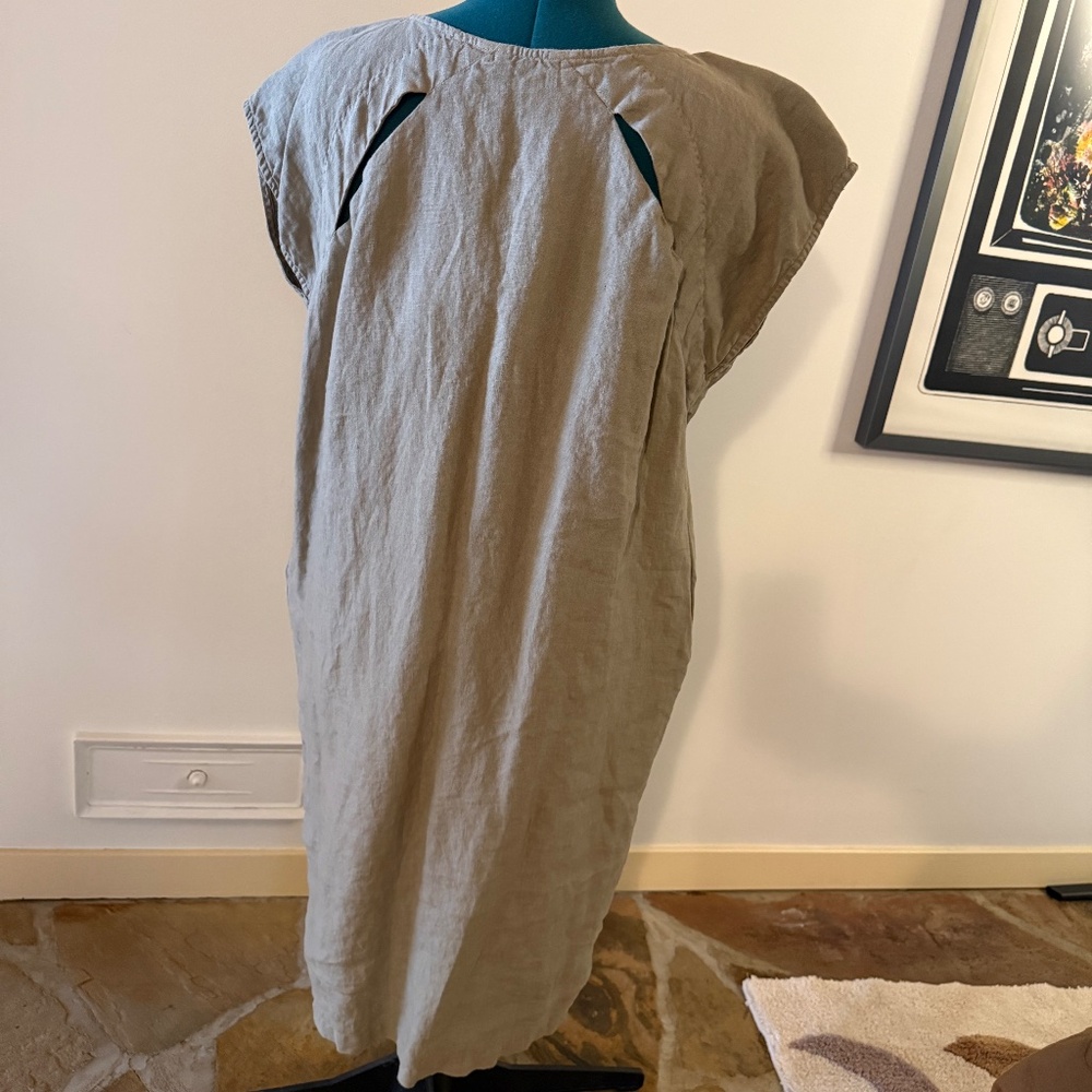 Black Crane "Back Slit" Linen Dress - Picture 2 of 6